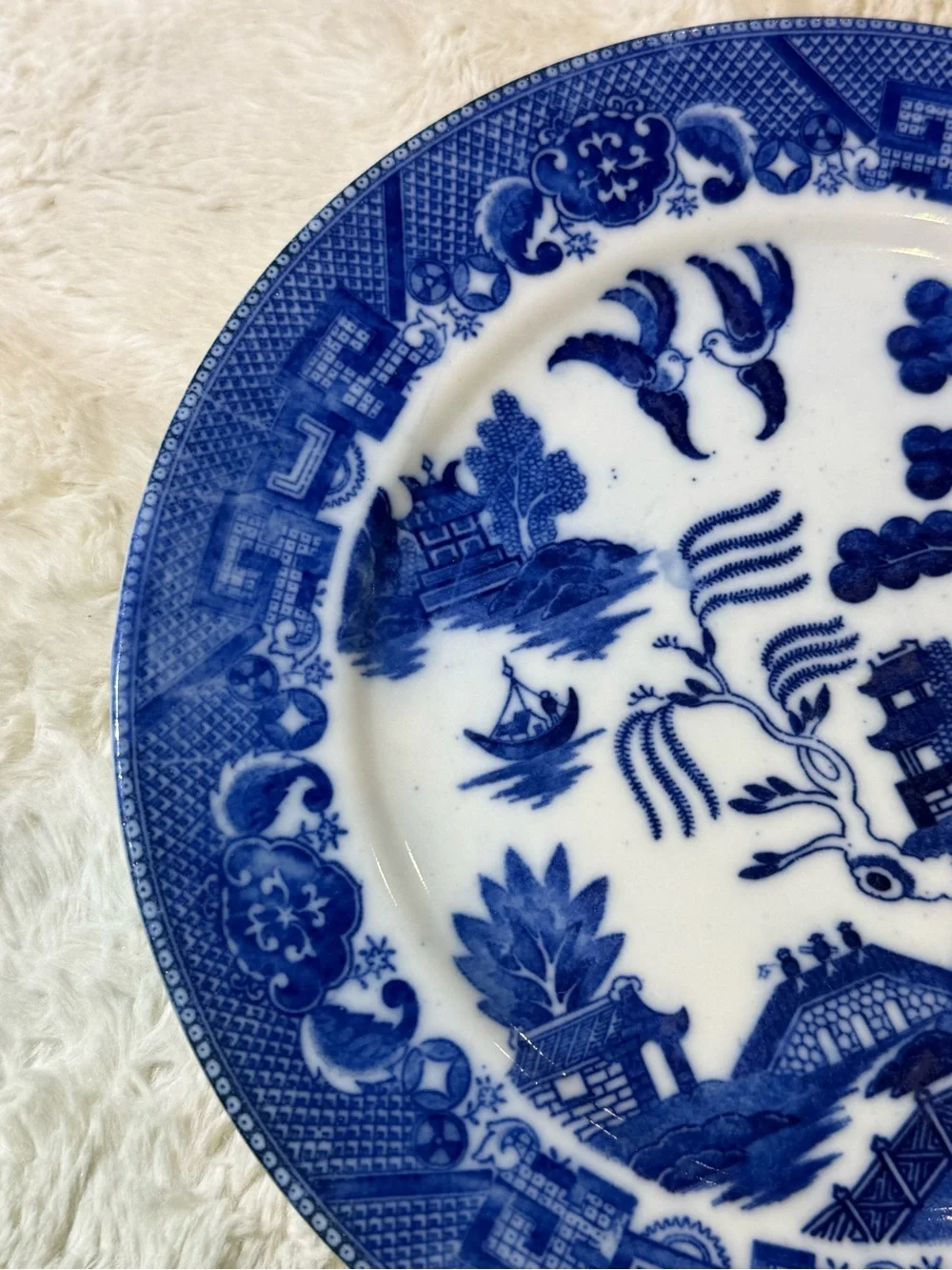 Mid Century 9” Chinoiserie Blue Willow plate